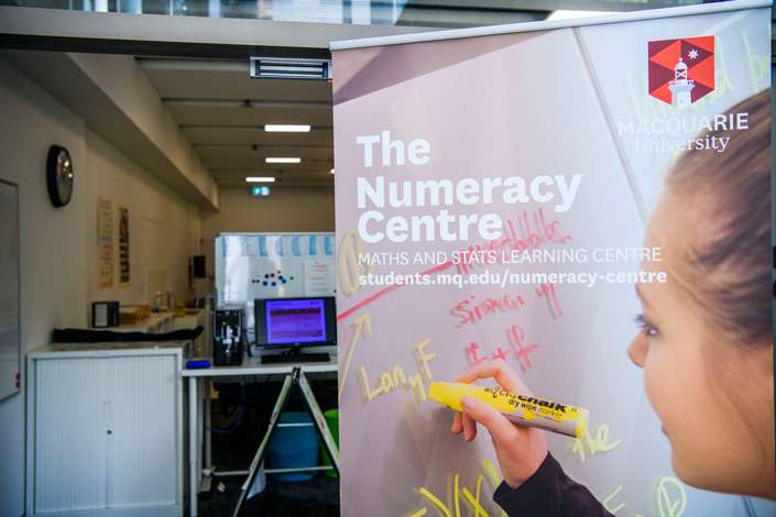 Banner at the facade of the numeracy centre